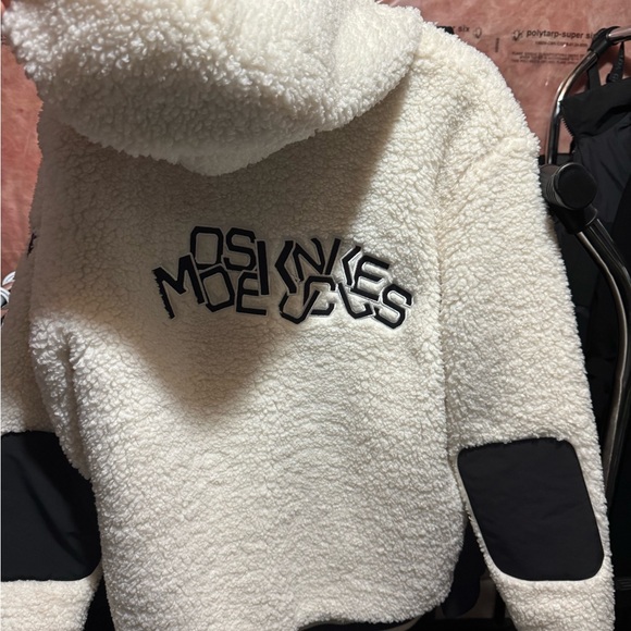 Moose Knuckles Puffer Jacket - Picture 5 of 6